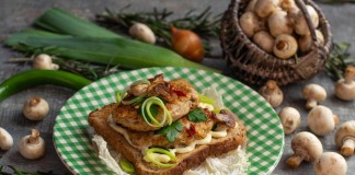 Нежные котлеты из куриной грудки с шампиньонами