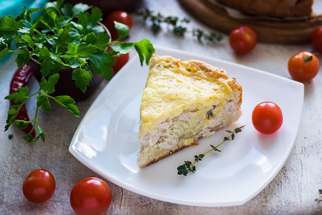 Открытый пирог с курицей и картофелем под сырной корочкой Открытый пирог с курицей и картофелем под сырной корочкой