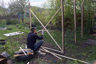 Конструкция должна была быть обязательно выгнутой в виде буквы «г» Конструкция должна была быть обязательно выгнутой в виде буквы «г»