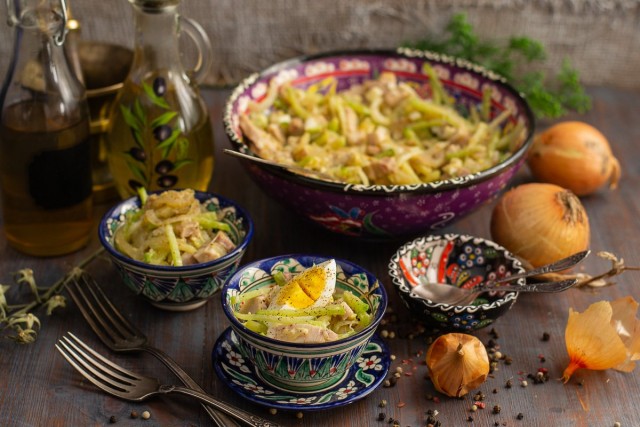 Пикантный салат «Узбекистан» с мясом и зелёной редькой Пикантный салат «Узбекистан» с мясом и зелёной редькой