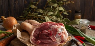 Что приготовить из свиной рульки?