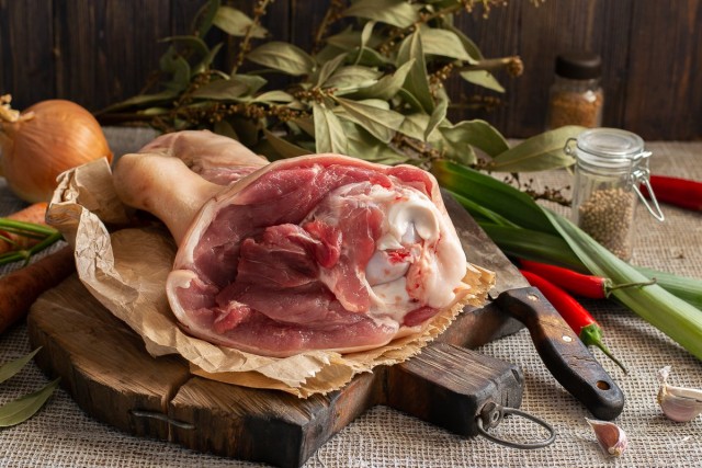 Холодец и мясной салат — 2 блюда из 1 свиной рульки Холодец и мясной салат — 2 блюда из 1 свиной рульки