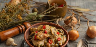 Мясо с грибами на сковороде — вкусное домашнее рагу
