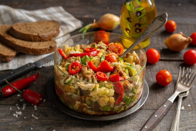 Салат из капусты и свинины — быстро и очень вкусно Салат из капусты и свинины — быстро и очень вкусно
