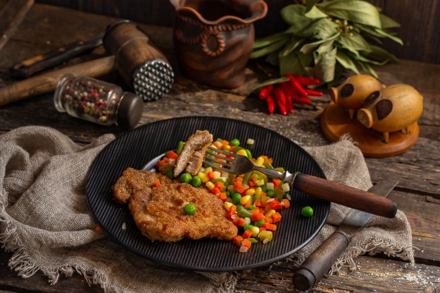 Сочный шницель из свинины