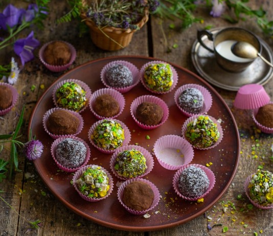 Вкусные конфеты из детской смеси с кокосовой стружкой и вафлями