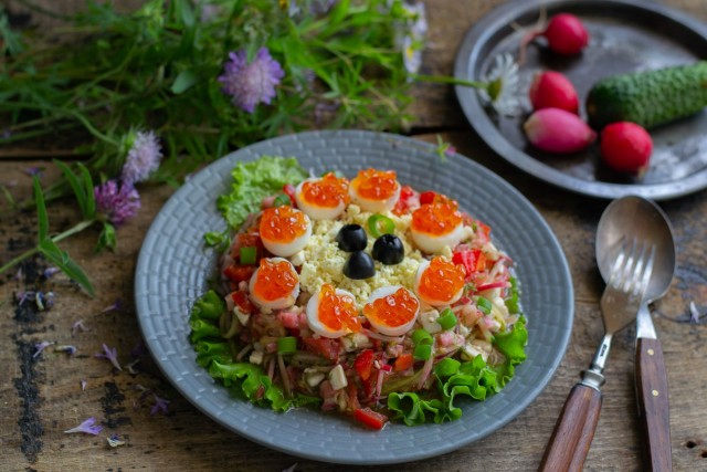 Летняя закуска с перепелиными яйцами и красной икрой