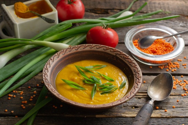 Питательный крем-суп из красной чечевицы с куркумой Питательный крем-суп из красной чечевицы с куркумой