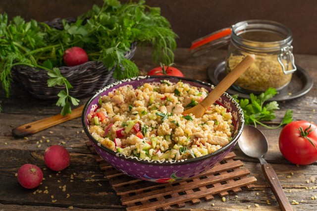 Табуле с курицей — вкусный салат с булгуром Табуле с курицей — вкусный салат с булгуром