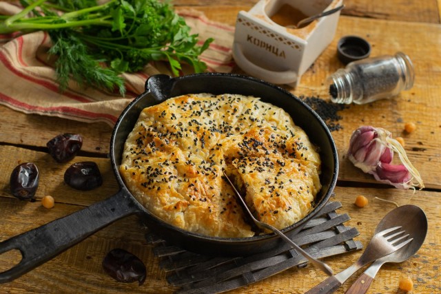 Вкусный пирог из слоёного теста по-восточному Вкусный пирог из слоёного теста по-восточному