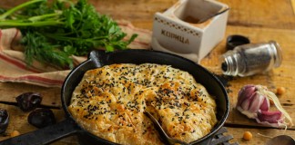 Вкусный пирог из слоёного теста по-восточному