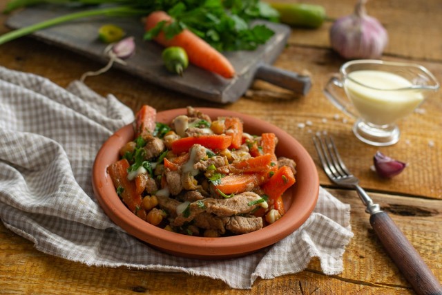 Ароматный нут с мясом под сырным соусом Ароматный нут с мясом под сырным соусом