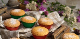 Бисквитные кексы с финиками — простой десерт к чаю за 30 минут