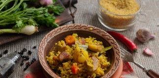 Сытный плов с булгуром и свининой