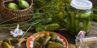 Хрустящие огурцы, соленые как в бочке холодным способом