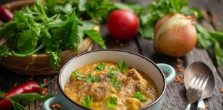 Нежная тушеная свинина по-португальски