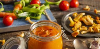 Ароматная кабачковая икра с лисичками