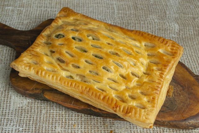 Слоёный пирог с курицей готов Слоёный пирог с курицей готов
