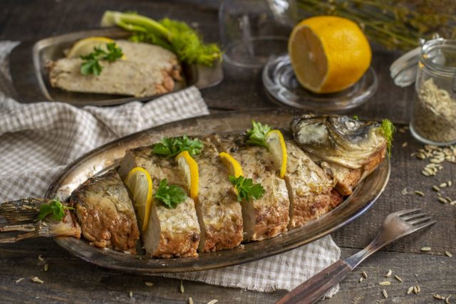 Фаршированный карп — восхитительная рыба к празднику Фаршированный карп — восхитительная рыба к празднику