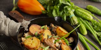 Картошка с грибами и курицей на сковороде — идеальное сочетание