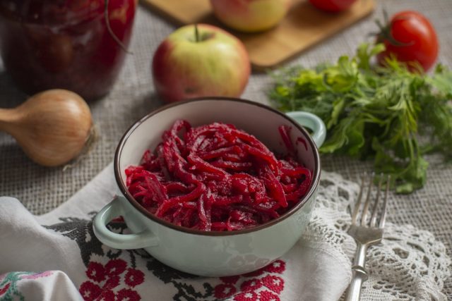 Свекольный зимний салат — вкусный и яркий