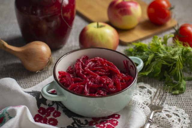 Свекольный зимний салат — вкусный и яркий Свекольный зимний салат — вкусный и яркий