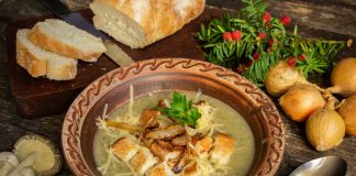 Вкусный грибной крем-суп с гренками