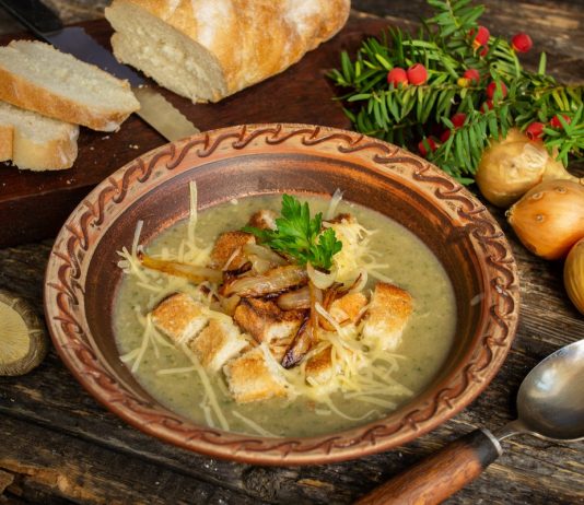 Вкусный грибной крем-суп с гренками