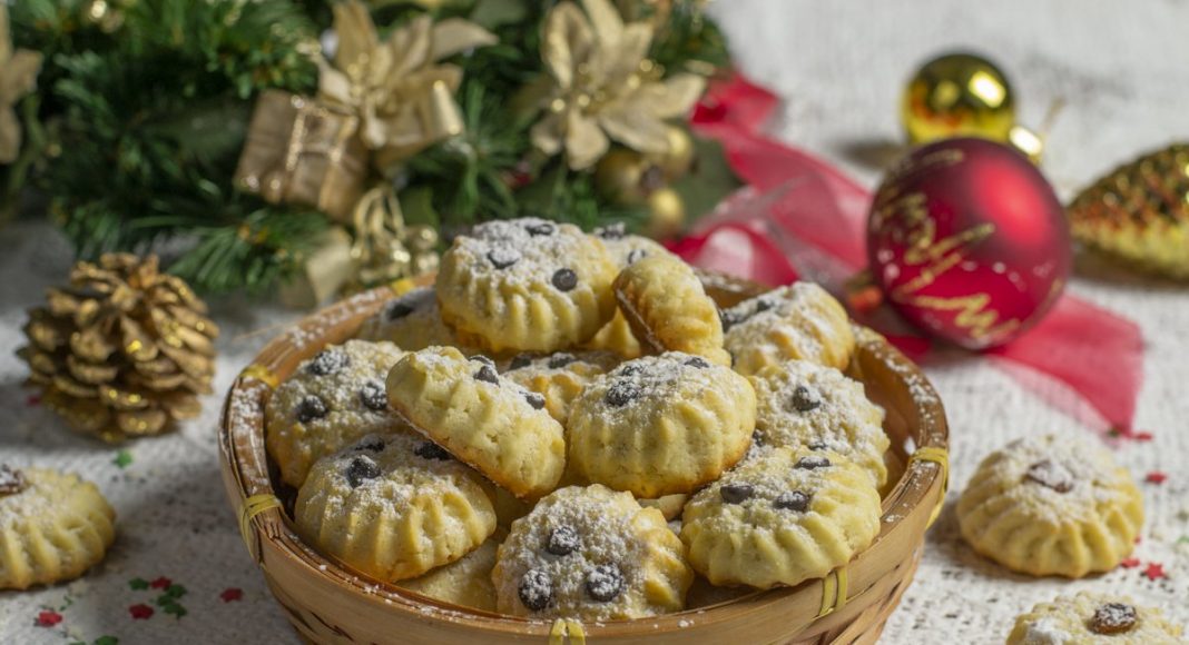 Песочное печенье на майонезе с шоколадными каплями