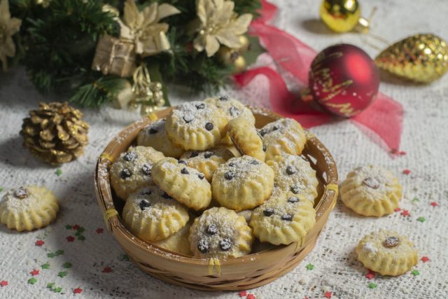 Песочное печенье на майонезе с шоколадными каплями Песочное печенье на майонезе с шоколадными каплями