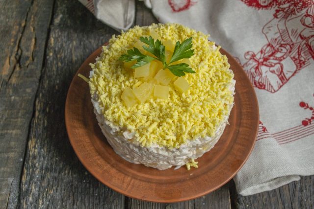 Новогодний салат с курицей и ананасом готов Новогодний салат с курицей и ананасом готов