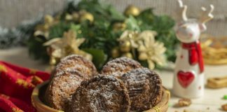 Праздничные маффины с пеканом и тростниковым сахаром