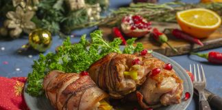 Сочные куриные рулеты с беконом в апельсиновом соусе - Рецепты Сочные куриные рулеты с беконом в апельсиновом соусе