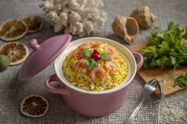Вкусный салат с кальмарами и крабовыми палочками Вкусный салат с кальмарами и крабовыми палочками