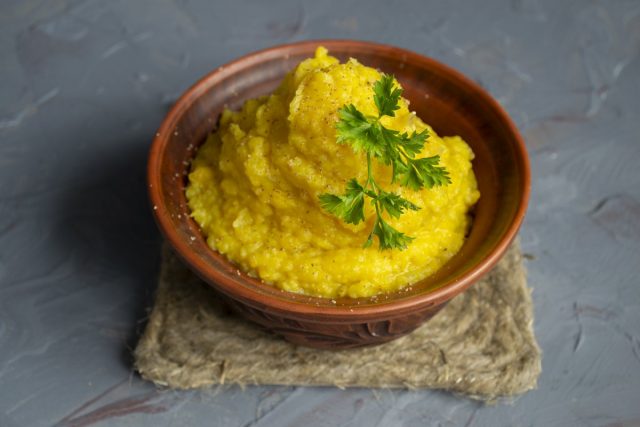 Пряное картофельное пюре с тыквой и луком готово Пряное картофельное пюре с тыквой и луком готово