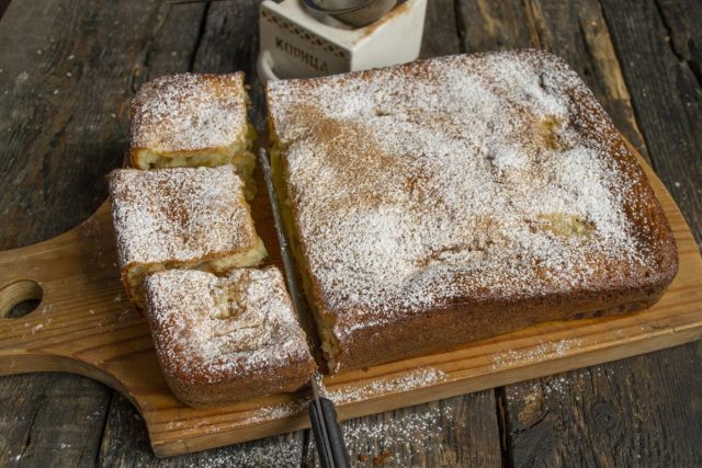 Пышная творожная шарлотка с яблоками готова Пышная творожная шарлотка с яблоками готова