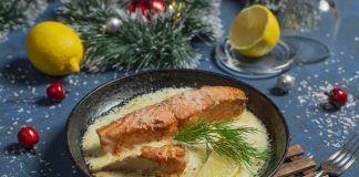 Запеченная форель в сливочном соусе с кокосом к празднику - Рецепты Запеченная форель в сливочном соусе с кокосом к празднику