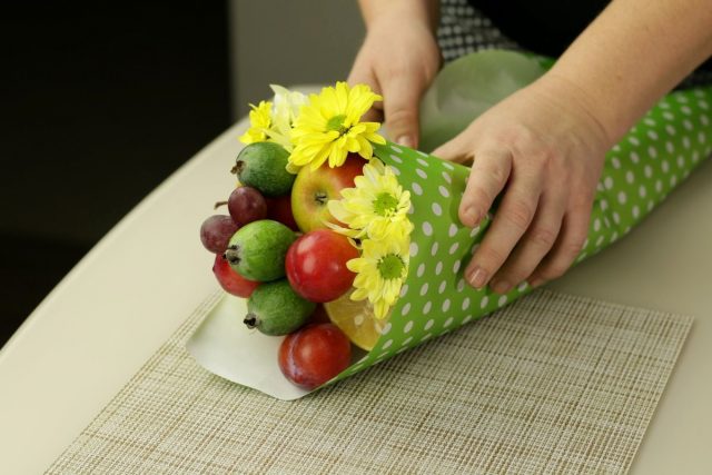 Складываем конусом конверт Складываем конусом конверт