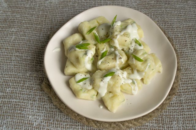 Ленивые вареники с картошкой, творогом и луком готовы Ленивые вареники с картошкой, творогом и луком готовы