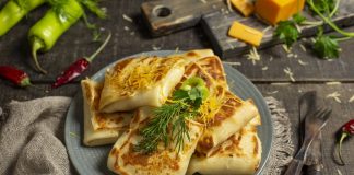 Тонкие блинчики с курицей