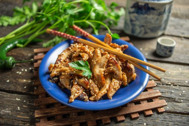 Кисло-сладкая курица терияки с кунжутом Кисло-сладкая курица терияки с кунжутом