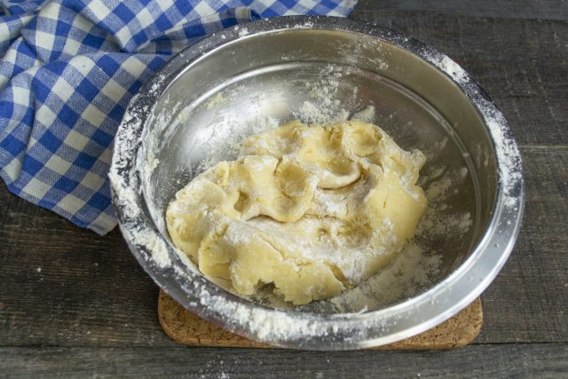 Замешиваем тесто руками Замешиваем тесто руками