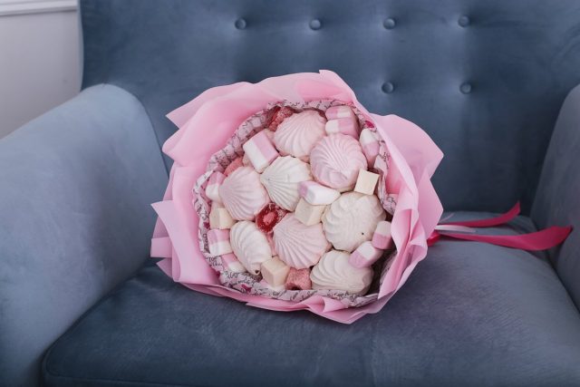 Букет из маршмэллоу и зефира — оригинальный и вкусный подарок Букет из маршмэллоу и зефира — оригинальный и вкусный подарок