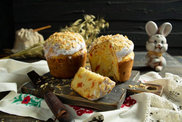 Куличи на Пасху с курагой и миндалём — пышные и ароматные Куличи на Пасху с курагой и миндалём — пышные и ароматные