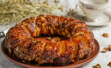 Оригинальный пирог с творогом и орехами