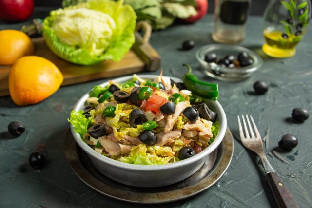 Полезный салат с курицей и грейпфрутом для лёгкого ужина