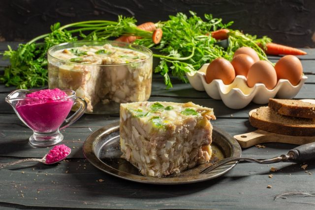 Пряный зельц из рульки с яйцом Пряный зельц из рульки с яйцом