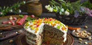 Домашний торт с маком, фисташками и сухофруктами
