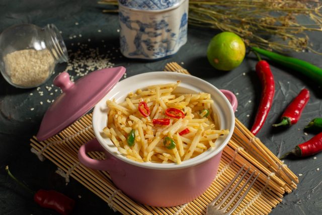 Картофель по-корейски — вкусный овощной салат Картофель по-корейски — вкусный овощной салат