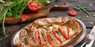 Куриное филе в стиле «Капрезе» с томатами и моцареллой